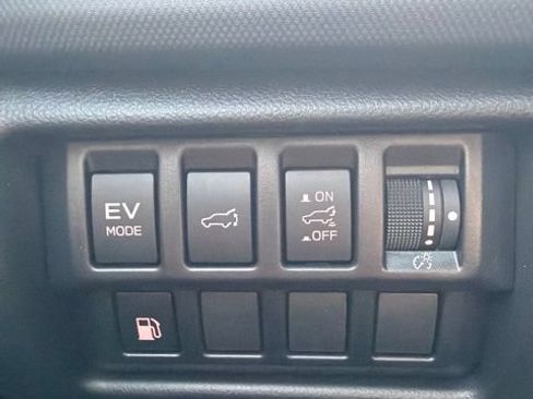 Certified 2025 Subaru Forester Limited AWD/4WD image 18