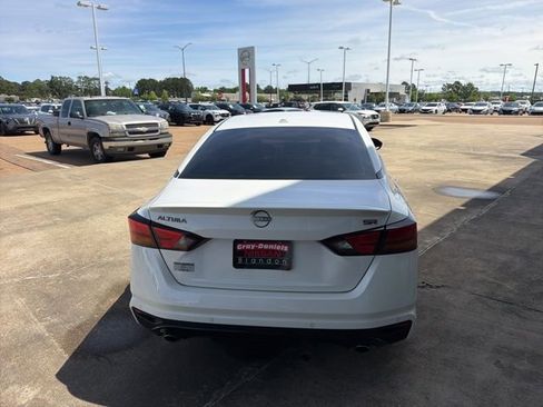 Used 2024 Nissan Altima 2.5 SR FWD image 3