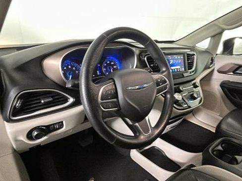 Used 2021 Chrysler Voyager Lxi FWD image 13