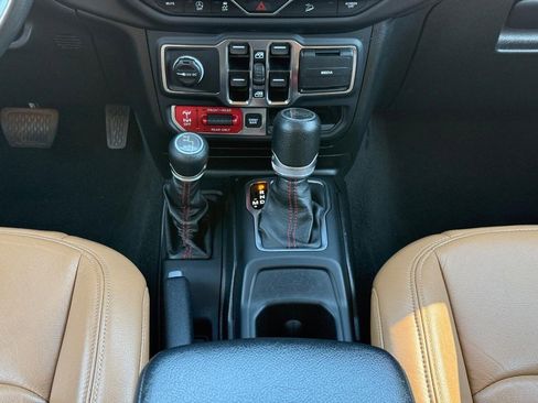 Used 2019 Jeep Wrangler Unlimited Rubicon AWD/4WD image 15