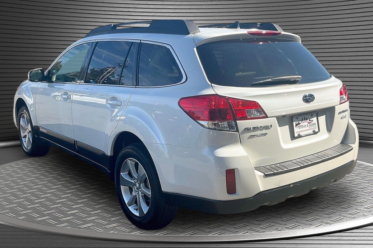 Used 2014 Subaru Outback 2.5i Limited w/ Moonroof Package AWD/4WD image 4