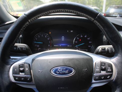 Used 2022 Ford Explorer XLT w/ Equipment Group 202A AWD/4WD image 28