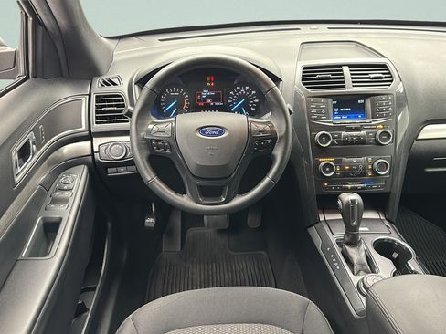Used 2019 Ford Explorer XLT w/ Class III Trailer Tow Package AWD/4WD image 12