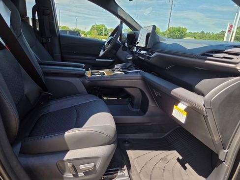 New 2026 Toyota Sienna Limited FWD image 18