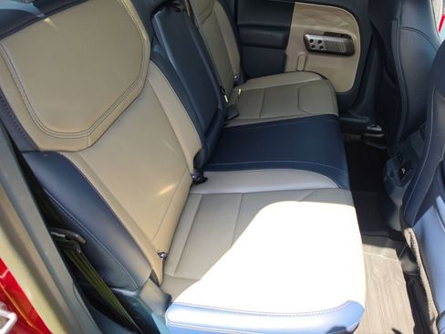 Used 2025 Ford Maverick Lariat AWD/4WD image 26