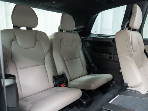 New 2026 Volvo XC90 B6 Ultra w/ Protection Package image 25