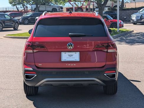 Used 2022 Volkswagen Taos SE w/ Panoramic Sunroof Package FWD image 5