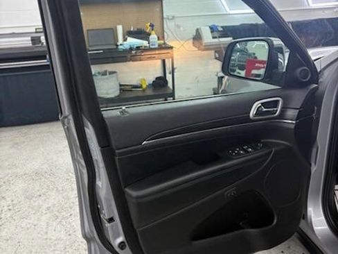 Used 2020 Jeep Grand Cherokee Limited image 27