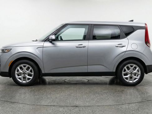 Used 2025 Kia Soul LX w/ LX Technology Package FWD image 5