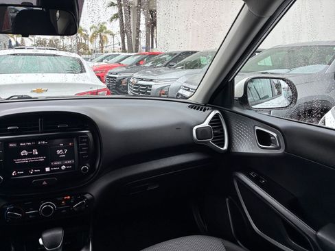 Used 2025 Kia Soul LX w/ LX Technology Package image 33