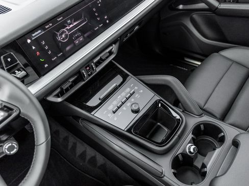 Certified 2025 Porsche Cayenne image 26