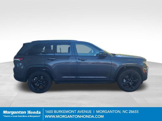 Used 2023 Jeep Grand Cherokee Altitude AWD/4WD image 13