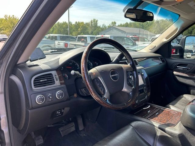 Used 2013 GMC Sierra 2500 Denali w/ Suspension Package, Off-Road AWD/4WD image 11