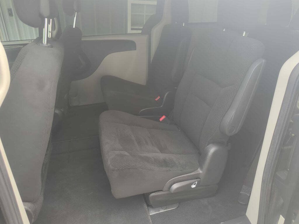 Used 2016 Dodge Grand Caravan SE w/ Quick Order Package 29E SE FWD image 9