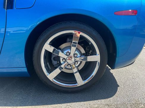 Used 2010 Chevrolet Corvette Coupe w/ 1LT RWD image 38