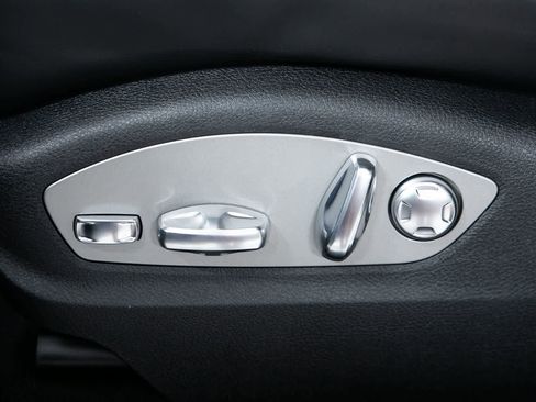 New 2026 Porsche Macan Turbo AWD/4WD image 23