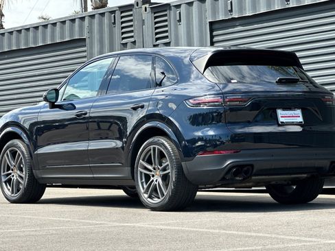 Certified 2023 Porsche Cayenne AWD/4WD image 3