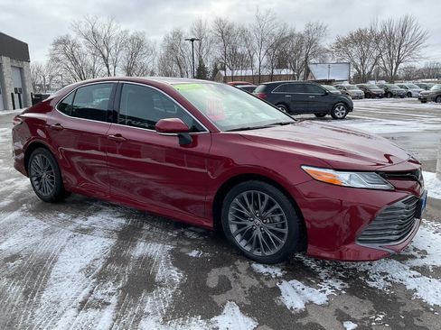 Used 2020 Toyota Camry XLE image 10