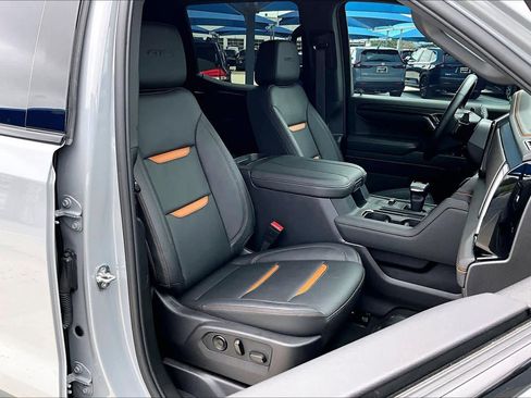 Used 2024 GMC Sierra 1500 AT4 w/ Technology Package AWD/4WD image 9