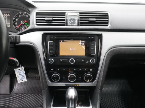 Used 2012 Volkswagen Passat 2.5 SE image 19