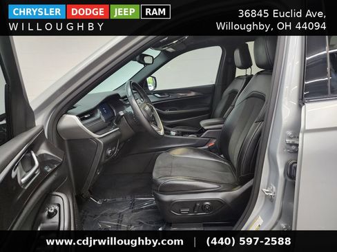 Used 2023 Jeep Grand Cherokee Altitude AWD/4WD image 14