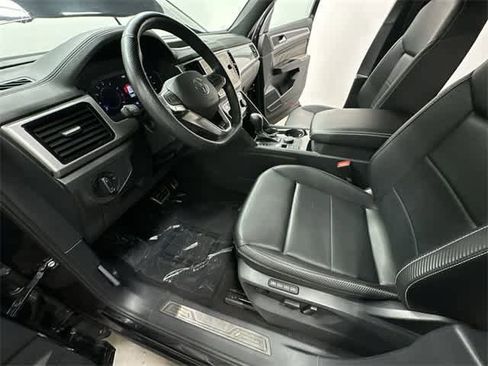 Certified 2022 Volkswagen Atlas Cross Sport SEL R-Line image 19