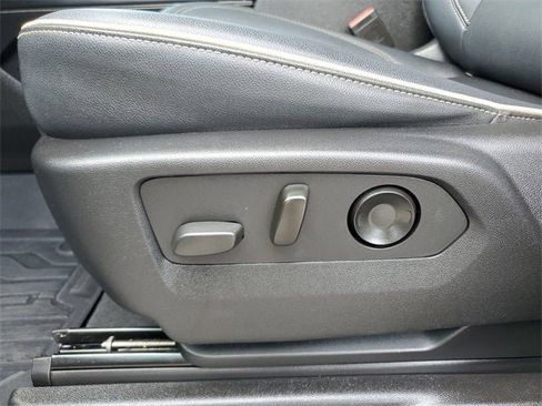 Used 2022 GMC Yukon SLT w/ SLT Premium Package image 74