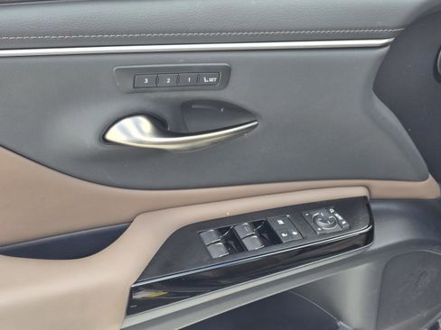 Used 2024 Lexus ES 300h w/ Technology Package image 10