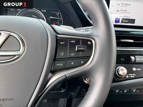 Used 2025 Lexus ES 300h w/ Premium Package image 21