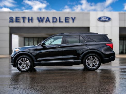 Used 2022 Ford Explorer XLT w/ Equipment Group 202A RWD image 4