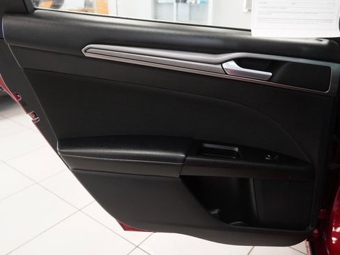 Used 2017 Ford Fusion SE image 24