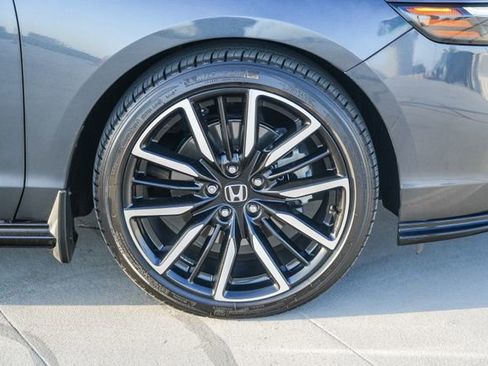 Used 2025 Honda Accord Touring image 12