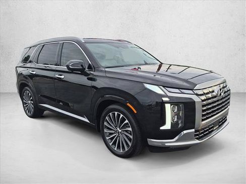 Used 2025 Hyundai Palisade Calligraphy FWD image 3