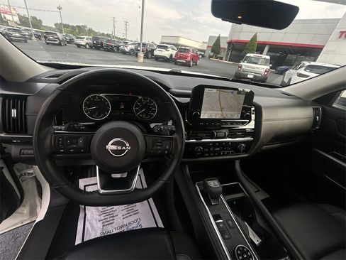 Certified 2023 Nissan Pathfinder SL image 10