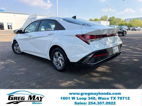 Used 2025 Hyundai Elantra SE FWD image 6