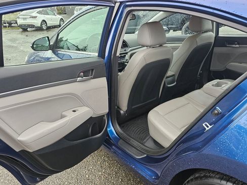 Used 2017 Hyundai Elantra Limited image 13