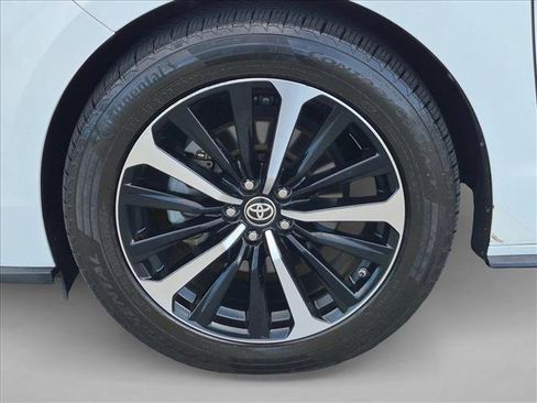 Used 2022 Toyota Sienna XSE FWD image 24