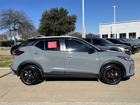 Certified 2023 Nissan Kicks SV image 3