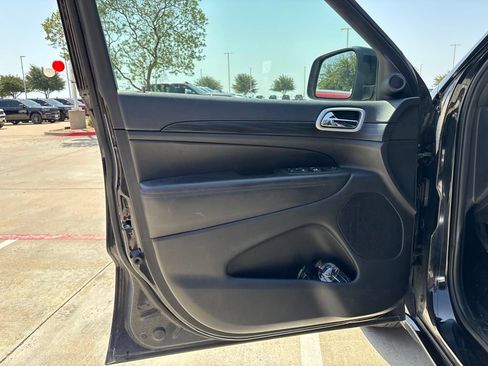 Used 2022 Jeep Grand Cherokee Laredo X RWD image 1
