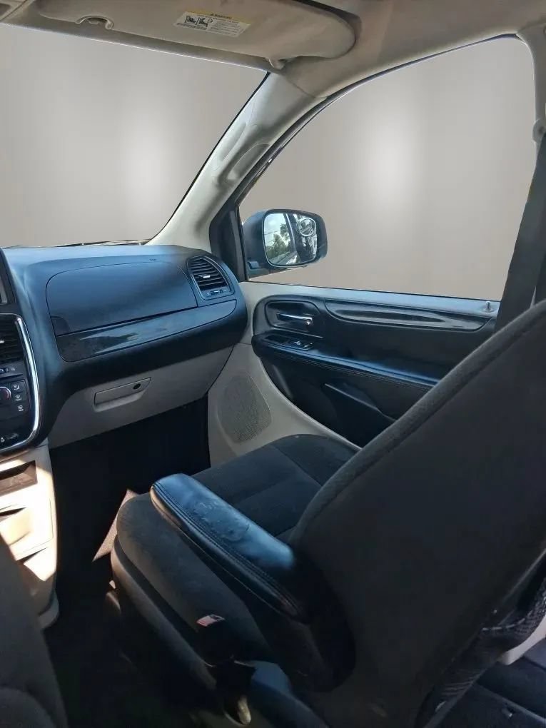 Used 2018 Dodge Grand Caravan SE w/ UConnect Hands-Free Group FWD image 31