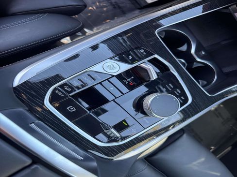Used 2024 BMW X7 M60i image 27