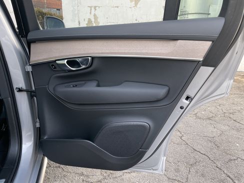 Used 2025 Volvo XC90 B6 Plus image 17