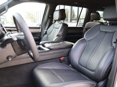 Used 2025 Jeep Wagoneer L Series II w/ 8-pass Seating Package image 30