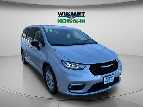 Used 2024 Chrysler Pacifica Touring-L FWD image 21