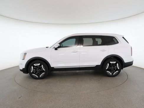 Used 2023 Kia Telluride EX w/ EX Captain's Chair Package image 6