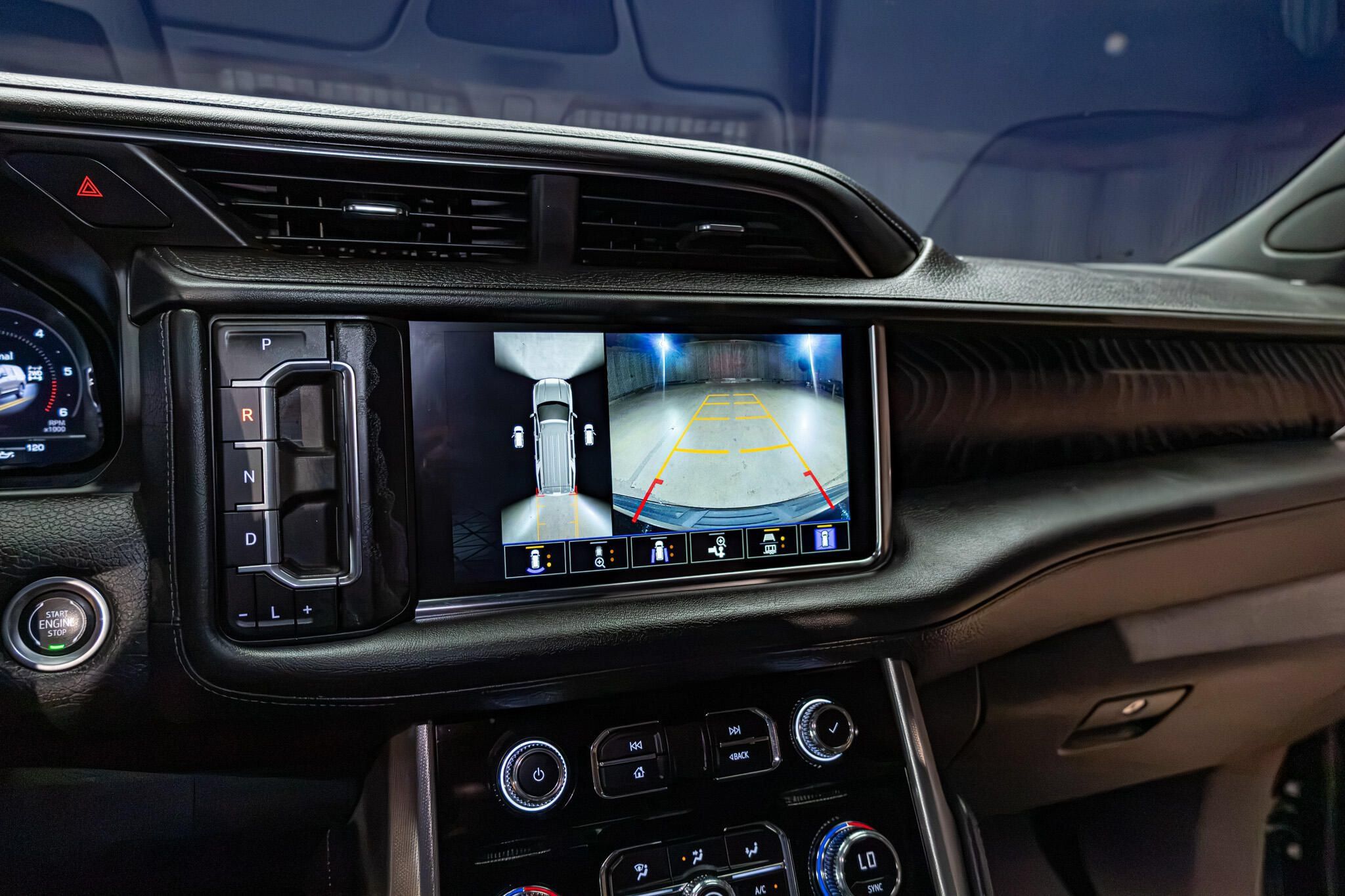 Used 2024 GMC Yukon XL Denali AWD/4WD image 18