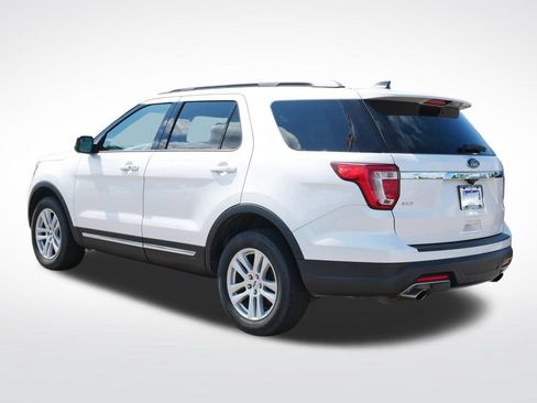 Certified 2018 Ford Explorer XLT AWD/4WD image 4