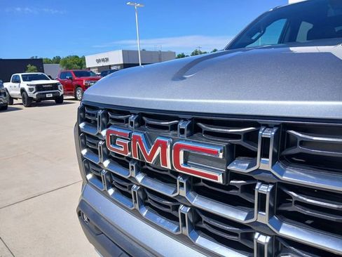 Used 2024 GMC Canyon AT4 w/ AT4 Premium Package AWD/4WD image 35
