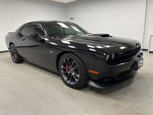 Used 2022 Dodge Challenger R/T Scat Pack w/ Shaker Package RWD image 2