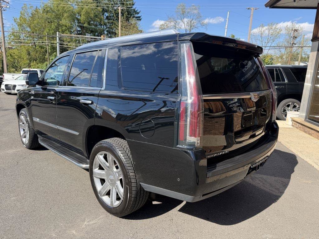 Used 2017 Cadillac Escalade Luxury AWD/4WD image 3